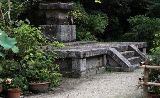 岩船寺（がんせんじ）十三重石塔